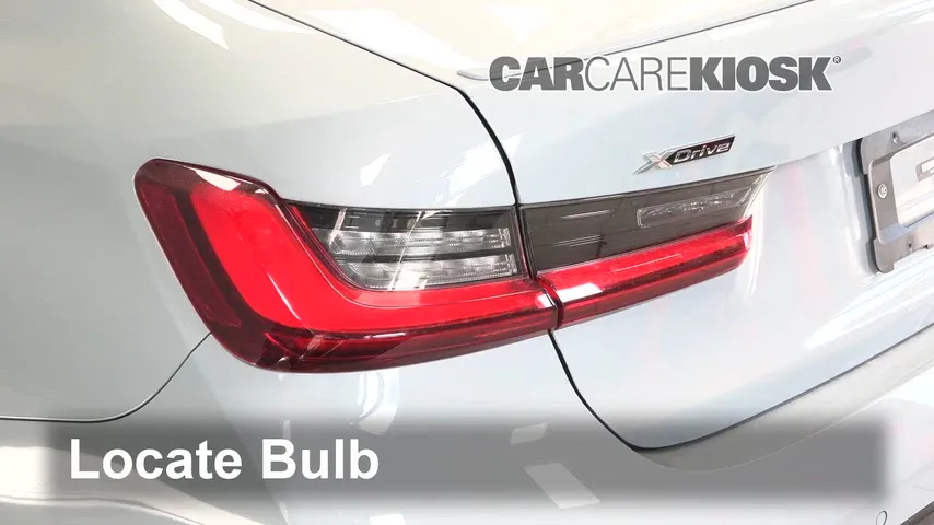 2023 BMW 330e xDrive 2.0L 4 Cyl. Turbo PHEV Éclairage Feux de marche arrière (remplacer une ampoule)